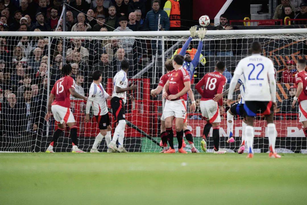 爱游戏破解版本曼联关键一役惨遭绝杀，球迷难掩失望，以及.