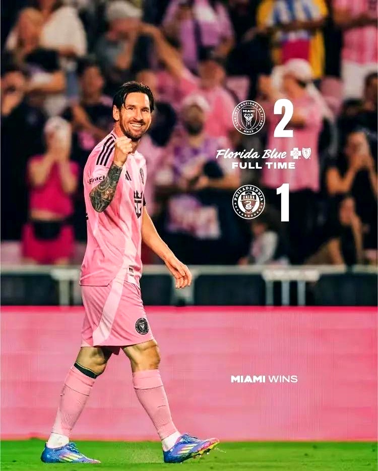 爱游戏内购版手游莱万多夫斯基迎来十赛季出色发挥，瑞士队观众热烈欢呼！