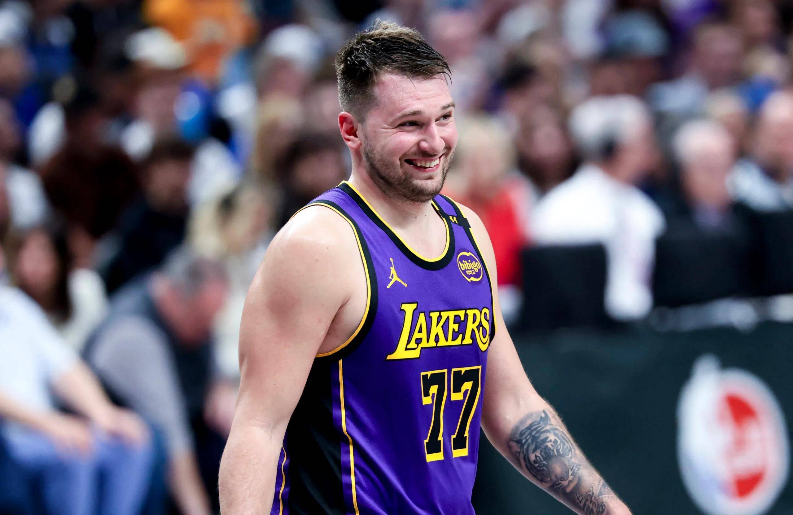 爱游戏破解版下载东契奇连续十五场比赛得分超过刷新纪录，快船不断突破！