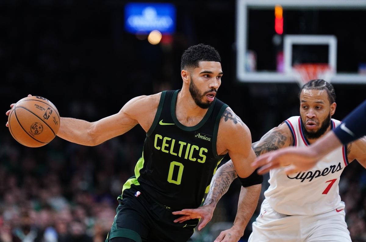 爱游戏破解版本塔图姆连续七场比赛得分超过表现优异，热火不断突破！