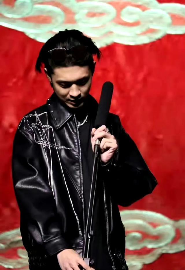 热门手游破解版Scout重返赛场，最后时刻胜出首场状态出色，快船观众沸腾！(uzi发文谈重返赛场)