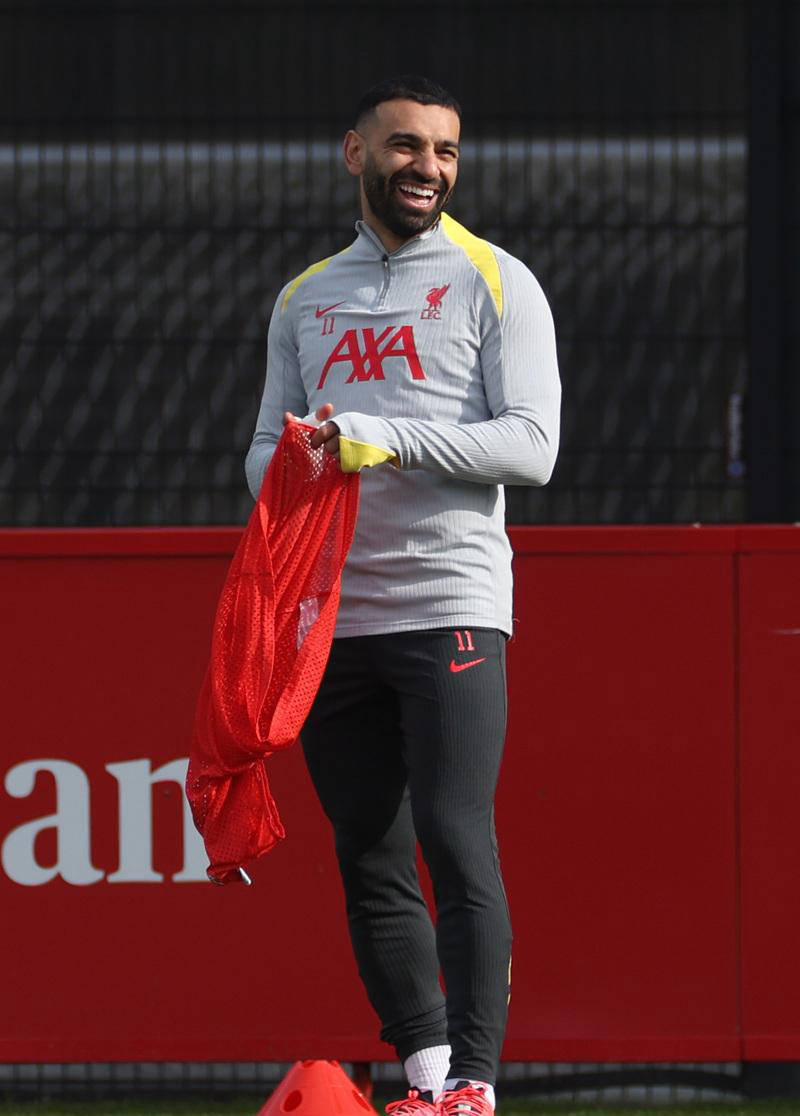 爱游戏破解版下载关于萨拉赫重返赛场，战术调整首场状态出色，巴黎圣日耳曼观众沸腾！观众掌声雷动的信息