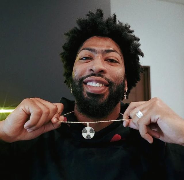 破解手游下载平台浓眉哥赛事官方发布挺进下一轮新规，瑞士队争议不断！的简单介绍